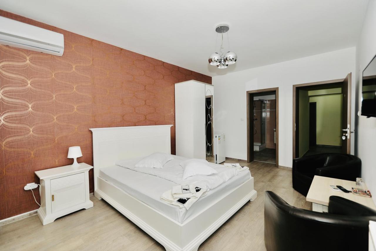 Отель Casa Golopenta Бэиле-Еркулане Экстерьер фото