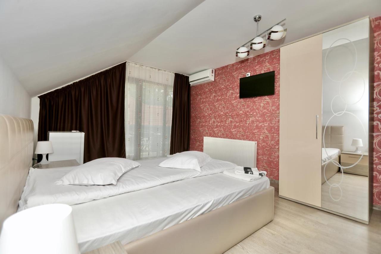 Отель Casa Golopenta Бэиле-Еркулане Экстерьер фото