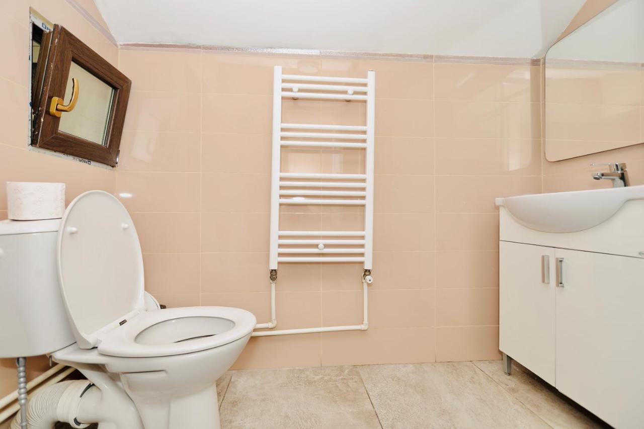 Отель Casa Golopenta Бэиле-Еркулане Экстерьер фото